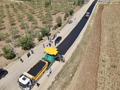 Kırsalda Grup Köy Yolları Sıcak Asfaltla Buluşuyor
