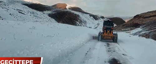 Geçittepe Mevkiinde kardan dolayı kapanan grup köy yolu ulaşıma açıldı.