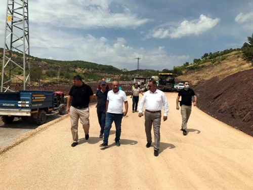 Siirt'te Köy yollarında BSK kaplama asfalt çalışmaları devam ediyor...
